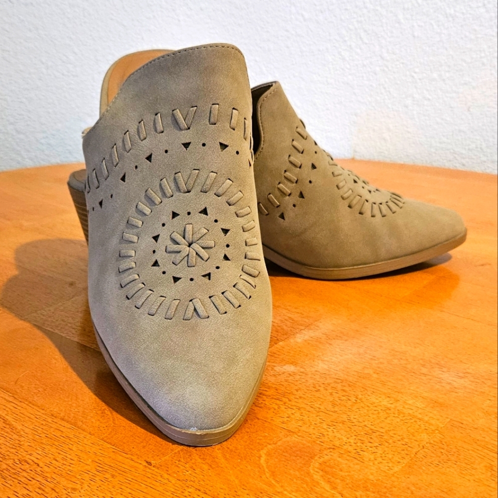 NWT'S - QUPID - Tan Slip-on Western Styled Mules - Size 10